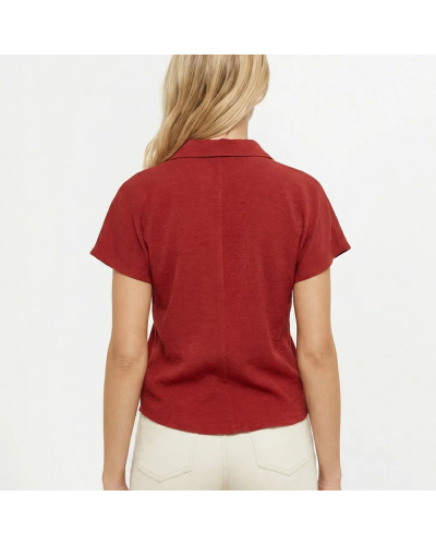 Chemisier manches courtes, noué à la taille